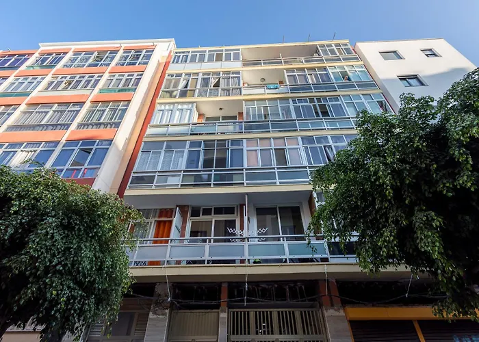 Comfy Renovated Next To The 公寓