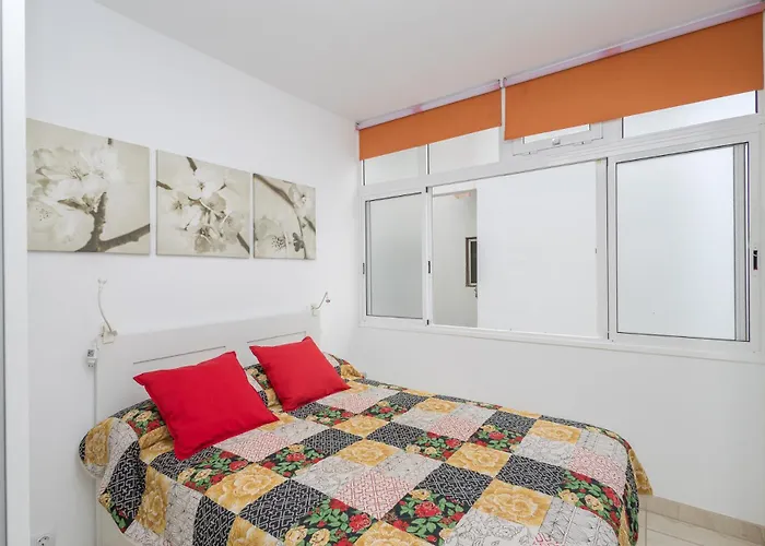 Comfy Renovated Next To The דירה *