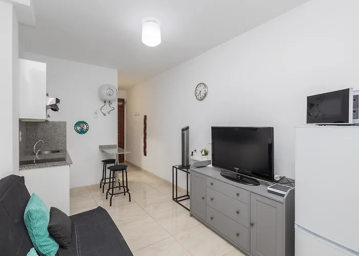 Comfy Renovated Next To The 公寓