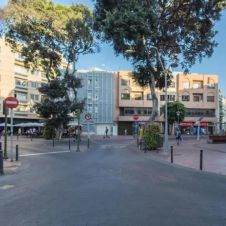 Comfy Renovated Next To The דירה *