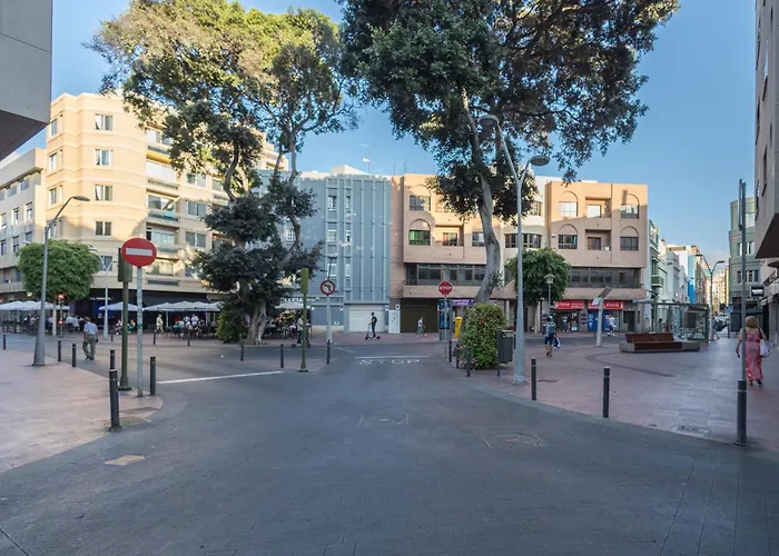 Comfy Renovated Next To The דירה *