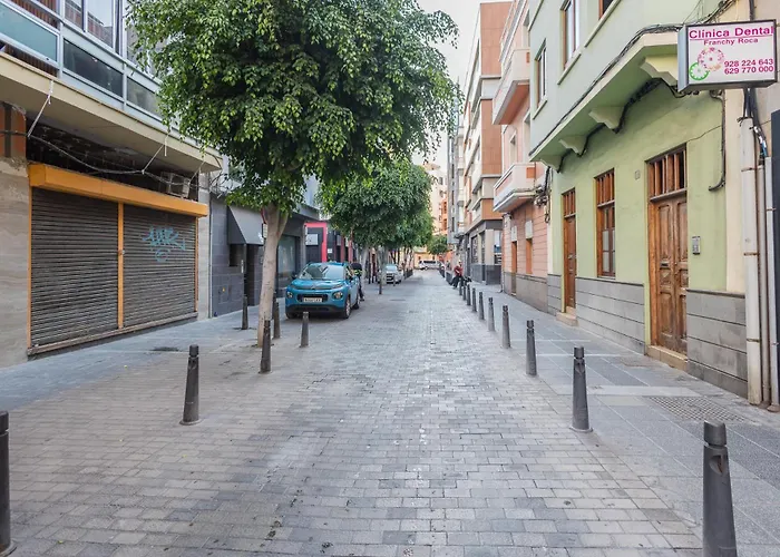 Comfy Renovated Next To The דירה